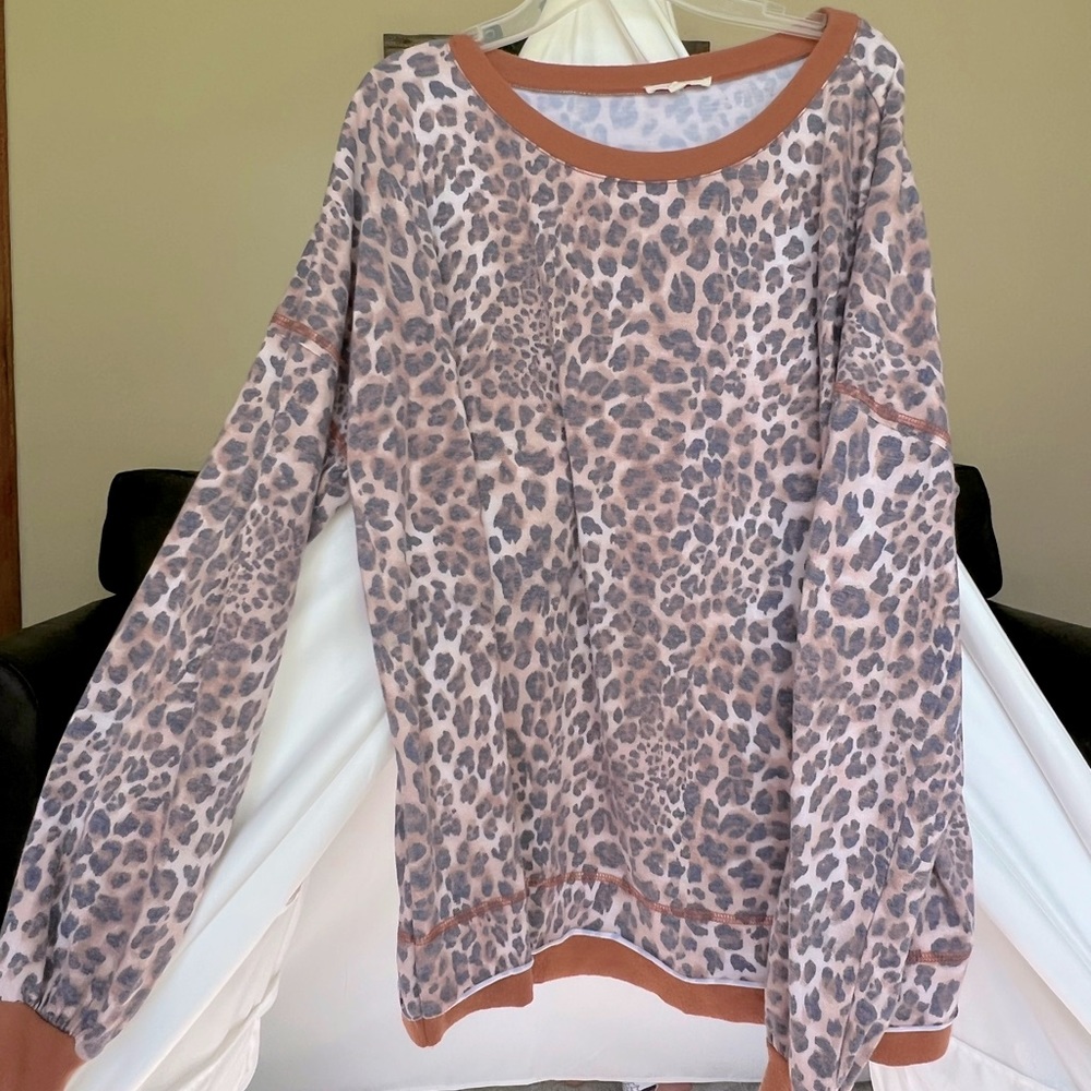 Long balloon sleeve leopard print tunic